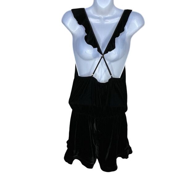 Victoria’s Secret Velvet Women's Romper Black With Criss Cross Straps In Back L - Picture 7 of 15